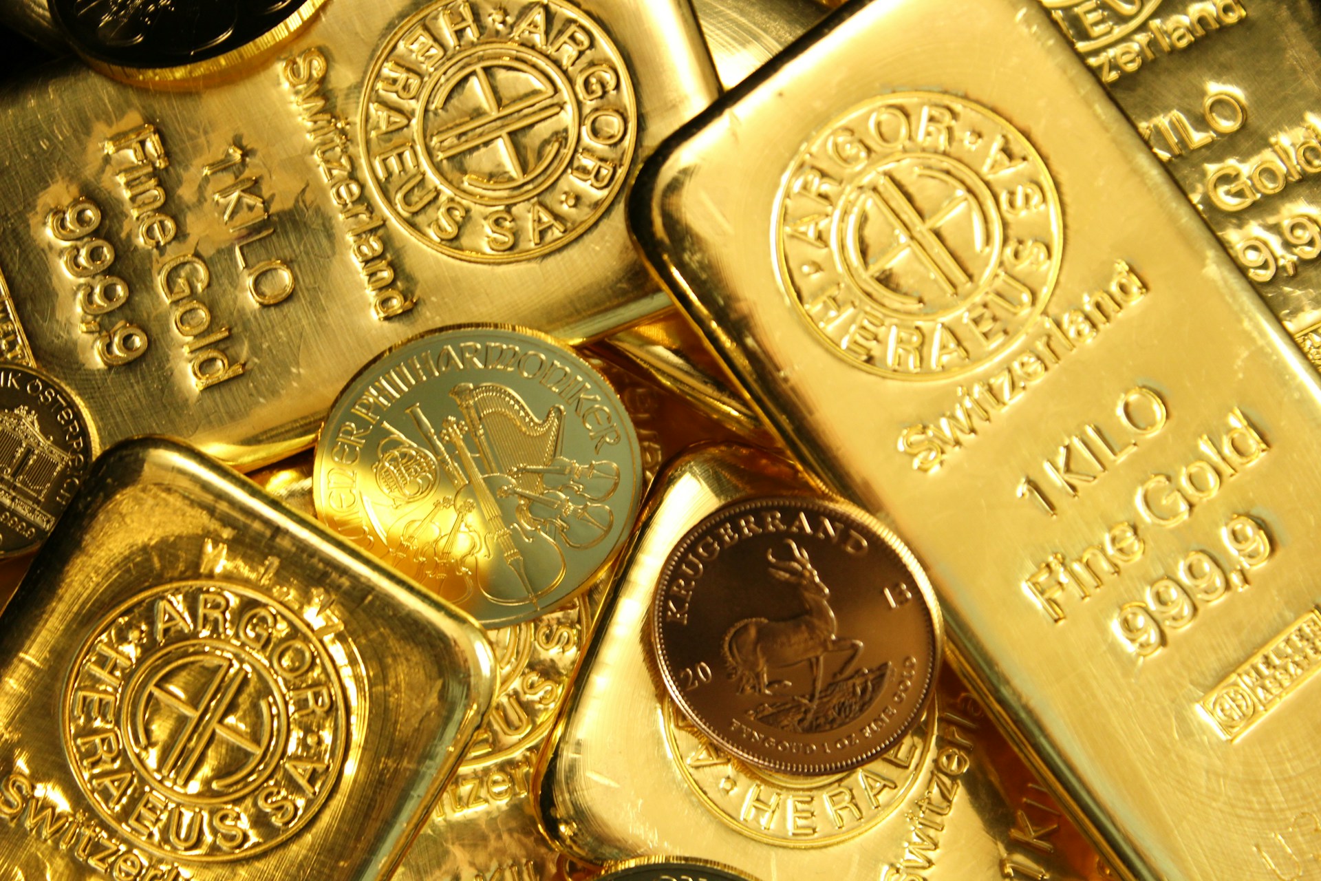 Diverse team of TreasuresRock experts at a global mining site